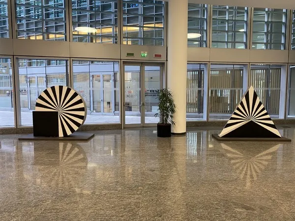 Marcello Morandini a Milano tra Palazzo Lombardia e l’Università Bocconi Marcello Morandini a Milano tra Palazzo Lombardia e l’Università Bocconi
